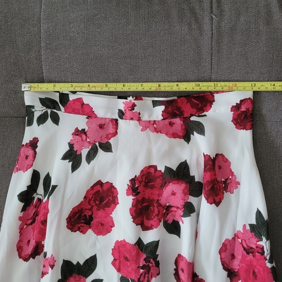BB Dakota Floral Skirt Size 4 White with Pink Design Print - Picture 8 of 8